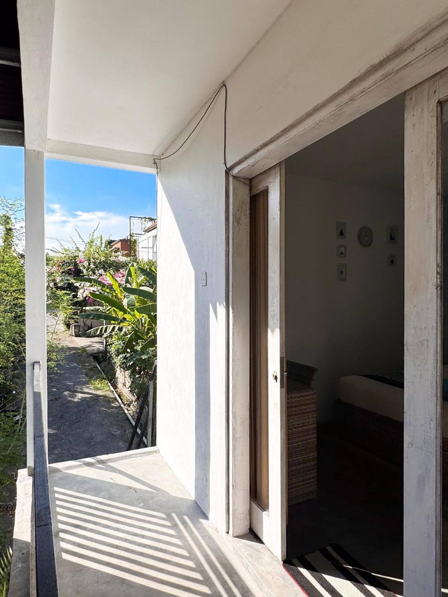 Urban Jungle Beach House Canggu Eksteriør bilde