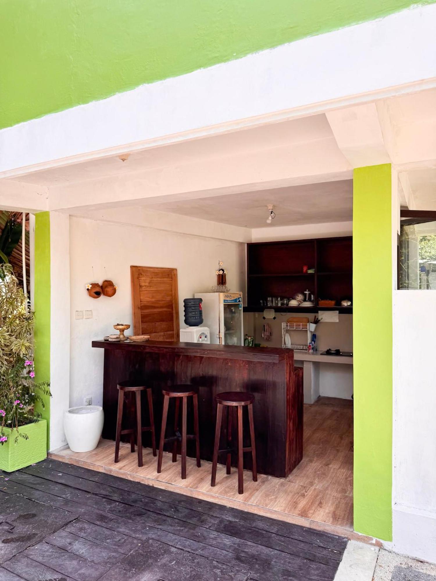 Urban Jungle Beach House Canggu Eksteriør bilde